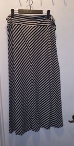 FADED GLORY SIZE LARGE BLACK AND GRAY MAXI SKIRT